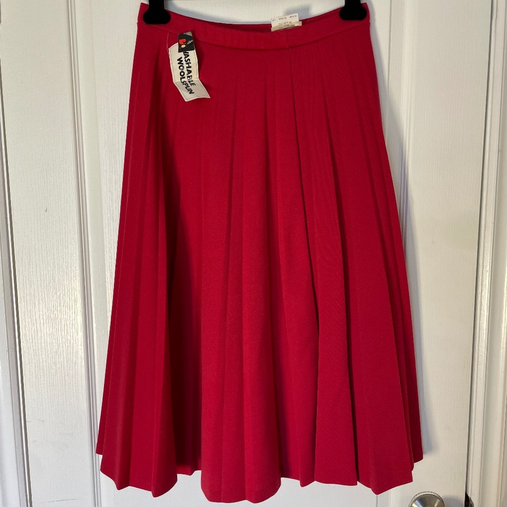 Sz M Vintage(with Tags!) Red Pleated Maxi Skirt